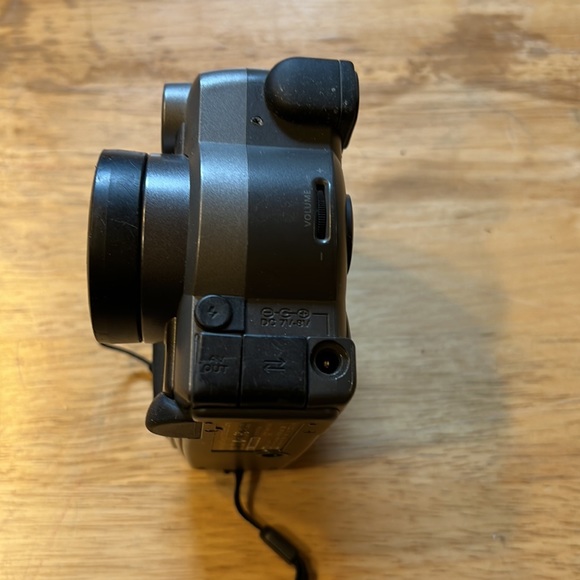 Good condition Kodak digital science DC260 Zoom camera in dark gray color. - Picture 4 of 7